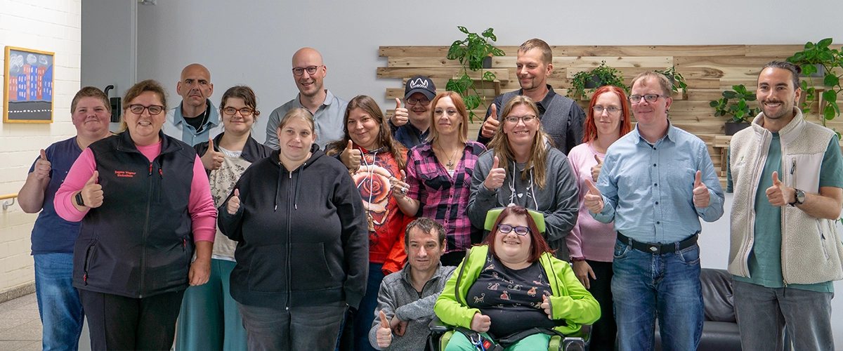 Gruppenfoto der Teilnehmer und Dozenten bei der FinLers Schulung in der Lebenshilfe Donau Ries 2025.